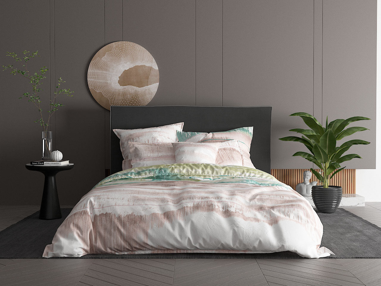 Ein graues modernes Interieur im welchem sich ein Bett befindet. Auf dem Bett befindet sich eine pastellige Bettwäsche mit fließenden Übergängen.